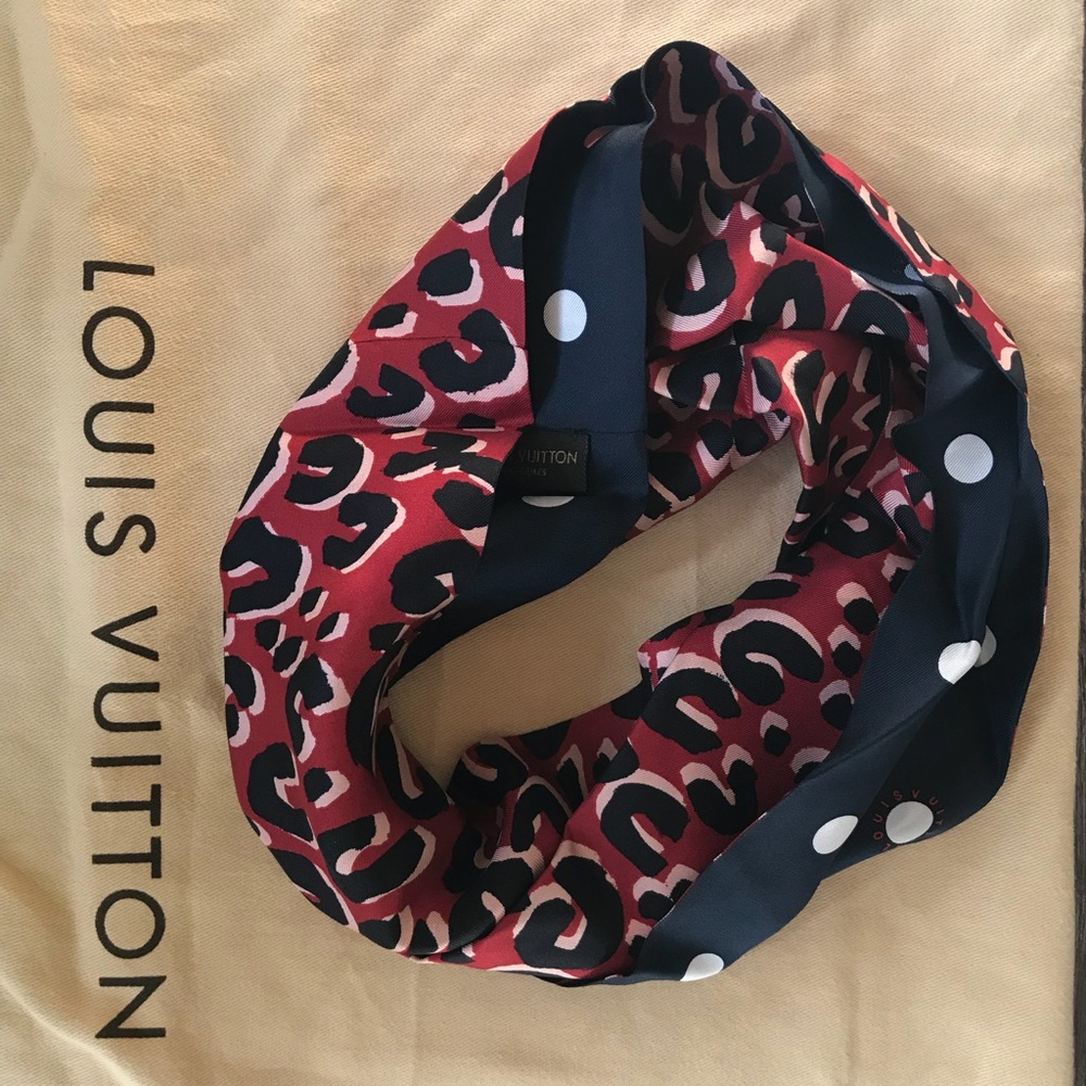 LOUIS VUITTON SILK SNOOD